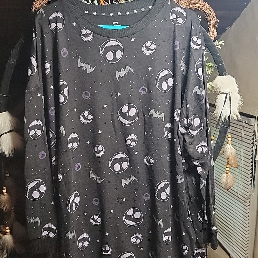 NIGHTMARE BEFORE CHRISTMAS Sweater